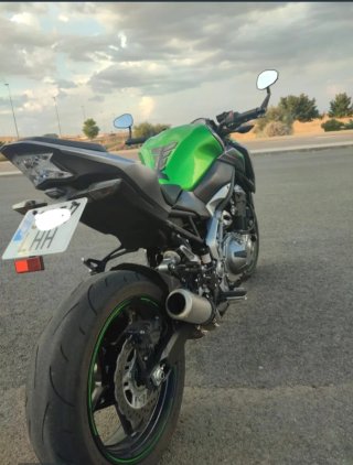 Kawasaki Z900 Negra y Verde