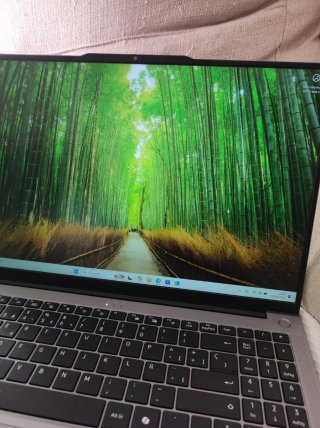 Portátil 16" 512GB PARA ESTRENAR