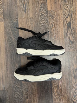 Zapatillas Puma Negras y Blancas