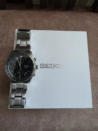 Reloj Seiko Cronógrafo Negro y Plateado