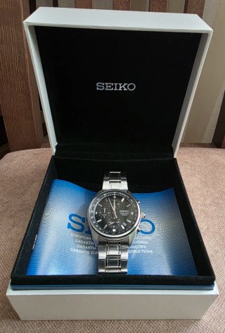 Reloj Seiko Cronógrafo Negro y Plateado