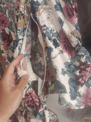 Vestido Stradivarius floral talla L