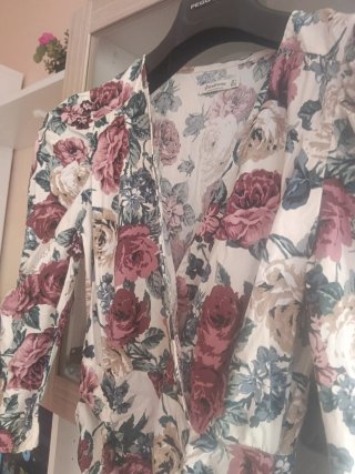 Vestido Stradivarius floral talla L