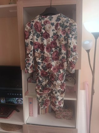 Vestido Stradivarius floral talla L
