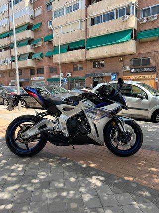 Moto Zontes 703RR Blanca y Azul