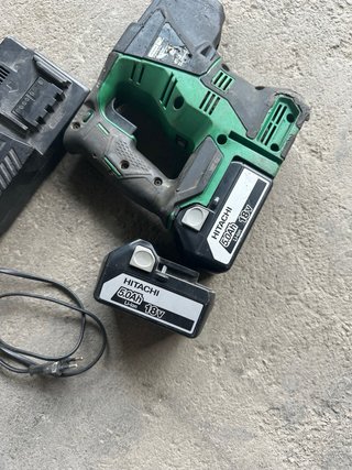 Taladro percutor Hitachi 18V + Batería y Cargador