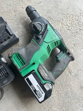 Taladro percutor Hitachi 18V + Batería y Cargador