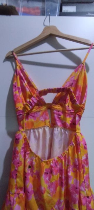 Vestido corto floral amarillo y rosa