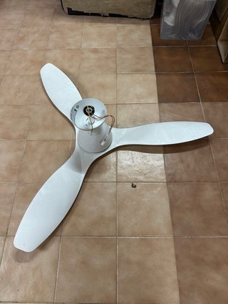 Ventilador de techo blanco