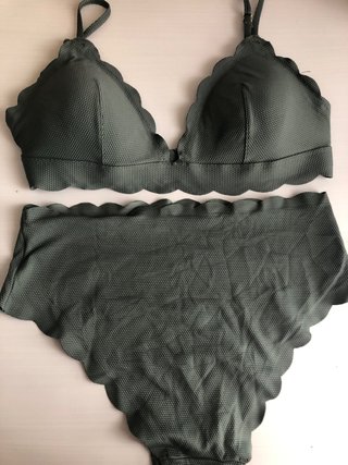 Bikini verde con volantes
