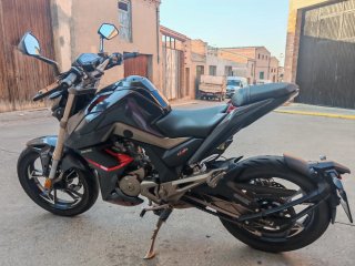 Zontes U125 Negra/Roja Moto Naked