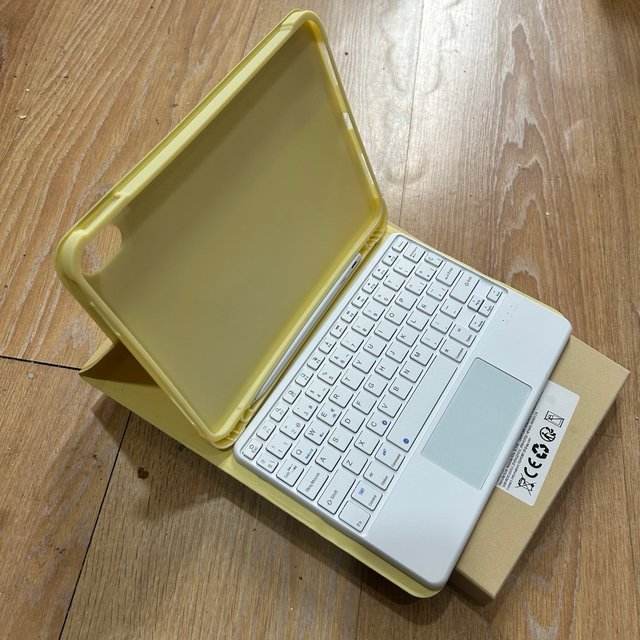 Custodia con tastiera e trackpad per iPad A16 11gen + Penna ottica Metapen A8