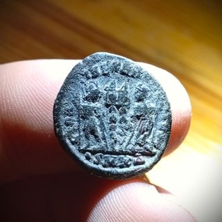 Moneda romana – Constancio II – GLORIA EXERCITVS