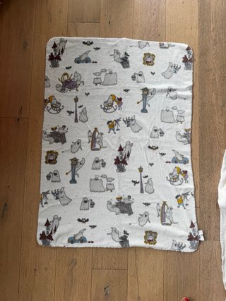 Colcha infantil con estampado de fantasmas