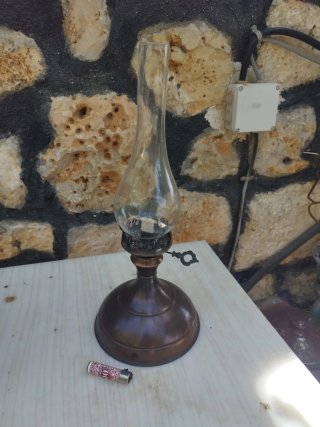 Quinqué antiguo de bronce y cristal