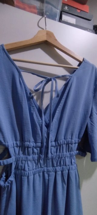 Vestido azul con corte en cintura