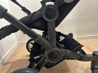 Bugaboo Donkey Negro: 2 Capazos y 2 Sillas