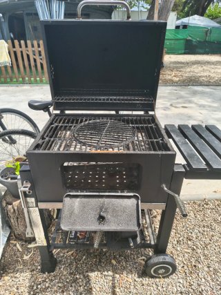 Barbacoa de carbón negra