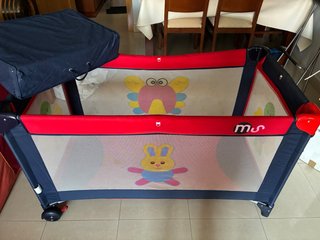 Cuna de viaje y colchón plegable con funda