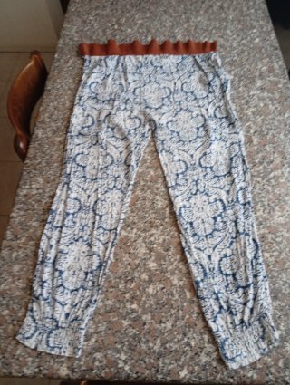Pantaloni fantasia blu e bianchi