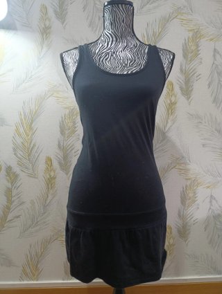 Vestido negro sin mangas