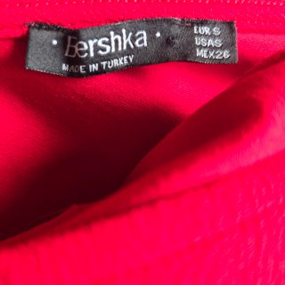 Mono rojo con volantes