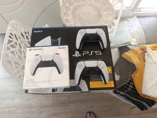 PS5 Digital Edition + 2 Mandos DualSense