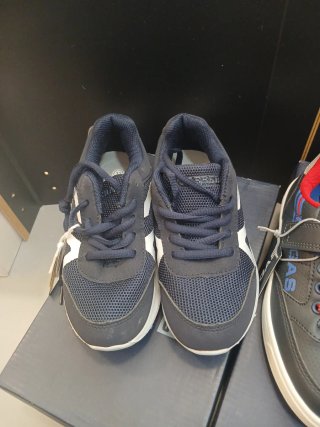 Lote 3 pares zapatillas niño talla 32