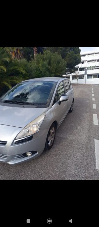 Peugeot 5008 2012