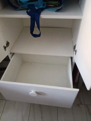 Mueble ropero cómoda ,se pueden quitar los adhesiv