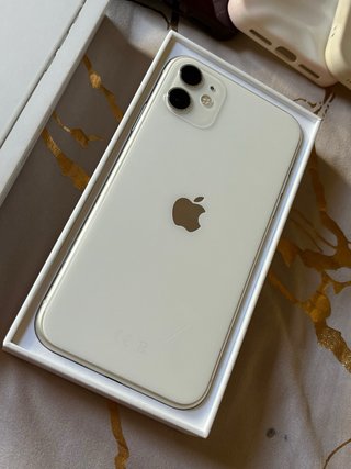 iPhone 11 Bianco + 6 Custodie