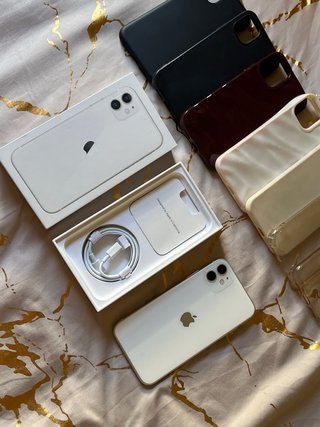 iPhone 11 Bianco + 6 Custodie