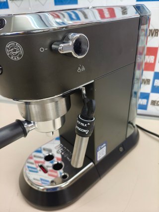 Cafetera espresso De’Longhi Dedica acero inoxidable negra
