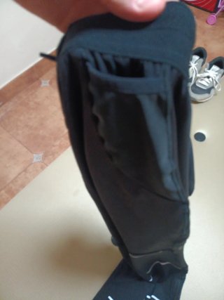 Pantalones deportivos negros con detalles.Talla M