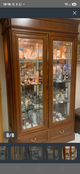 Vitrina de comedor de madera