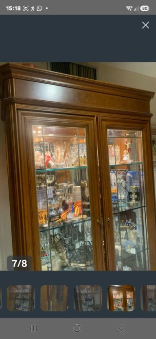 Vitrina de comedor de madera