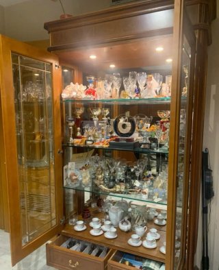 Vitrina de comedor de madera