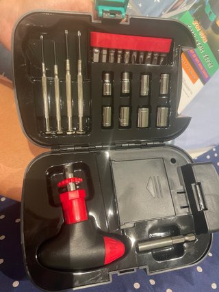 Linterna con caja de herramientas