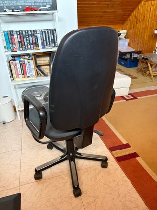Silla de oficina ergonómica gris