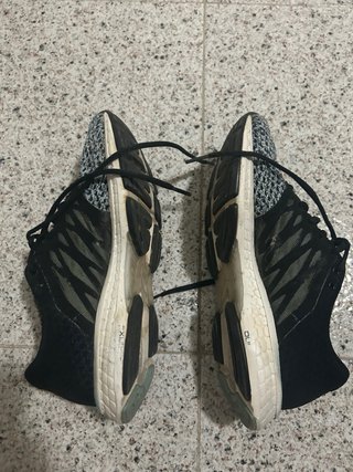 Zapatillas ASICS Negras y Grises