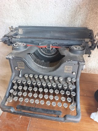 Máquina de escribir Hispano Olivetti M40