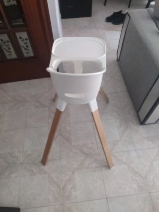Trona blanca para bebé