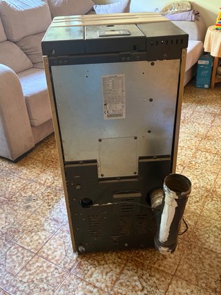 Estufa de pellets Ravelli a aire, muy cuidada