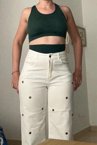 Pantalones blancos con detalles