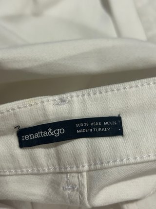 Pantalones blancos con detalles