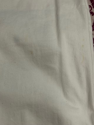 Pantalones blancos con detalles