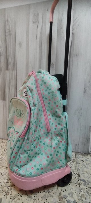 Mochila con carro y estampado floral