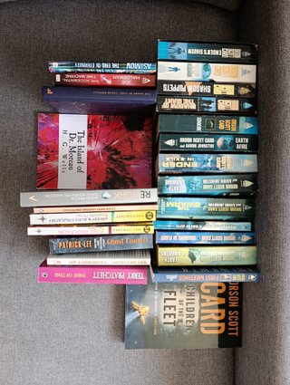 25 libros en ingles, mayoria scifi