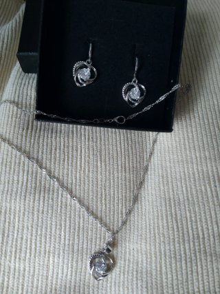 Conjunto Plata 925: Pendientes y Gargantilla