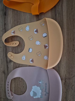 Baberos de silicona para bebé con dibujos